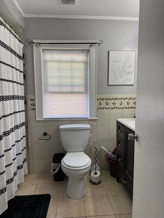 35 Farmland Road Lowell, MA 01850 - Photo 12 of 20