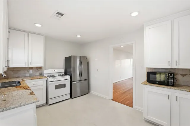 $1,695 | 3521 Burgundy Lane, Houston, TX 77023