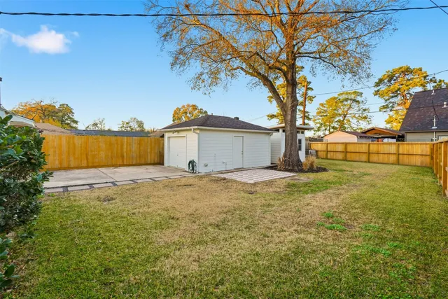 $1,695 | 3521 Burgundy Lane, Houston, TX 77023