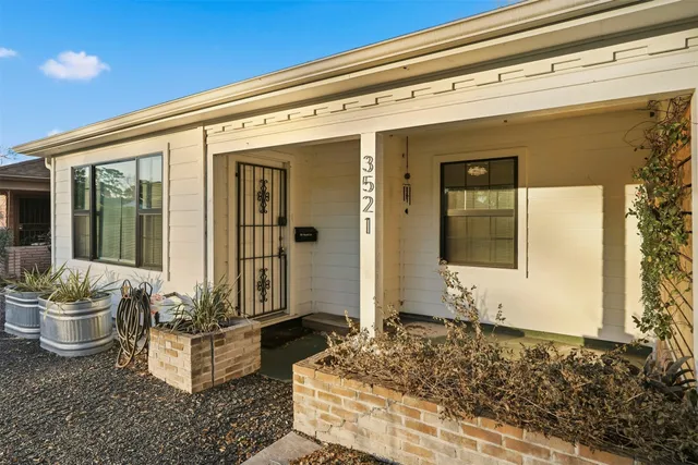 $1,695 | 3521 Burgundy Lane, Houston, TX 77023