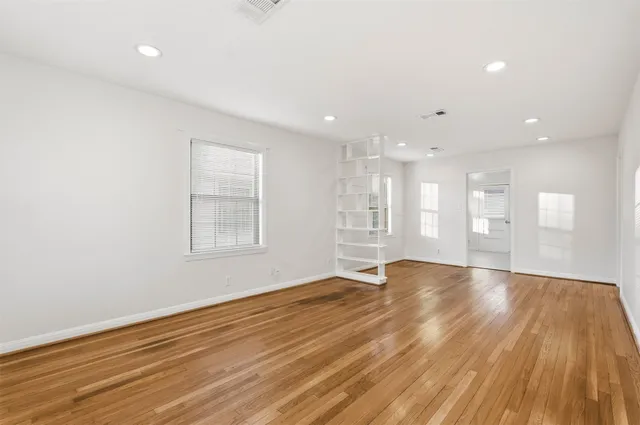 $1,695 | 3521 Burgundy Lane, Houston, TX 77023