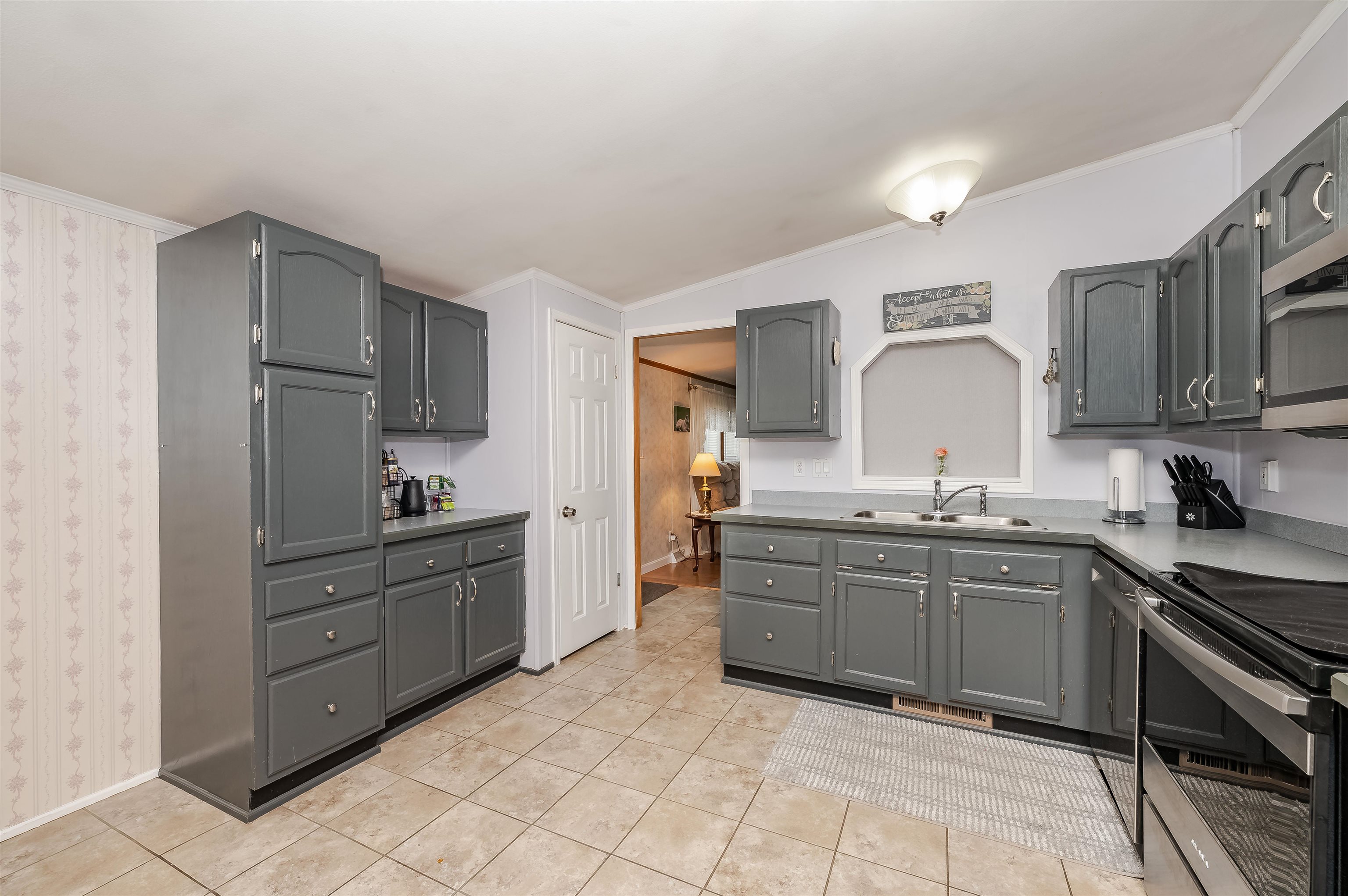 11 Falkland Lane Rochester, NH 03867 - Photo 4 of 38