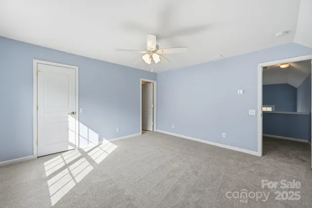 a view of empty room with ceiling fan