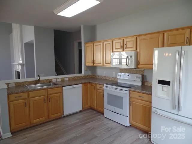 $440,000 | 13809 Falconcrest Drive, Charlotte, NC 28269