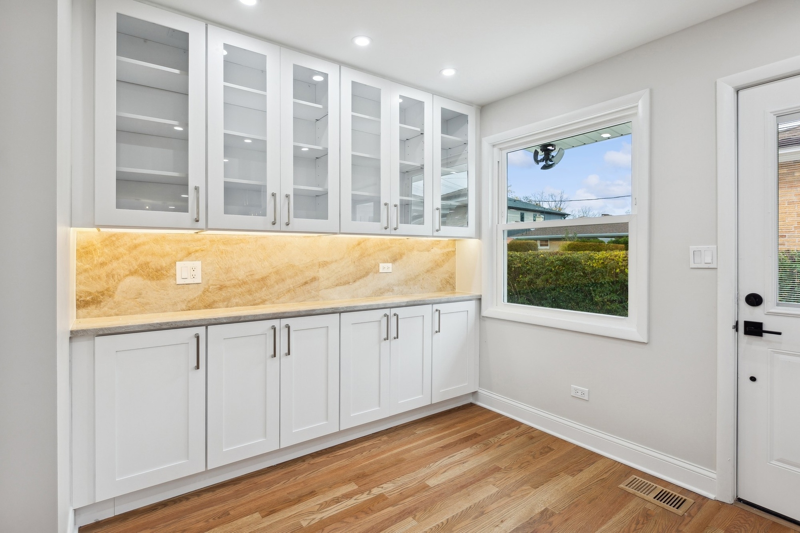 2010 Irwin Avenue Park Ridge, IL 60068 - Photo 17 of 56