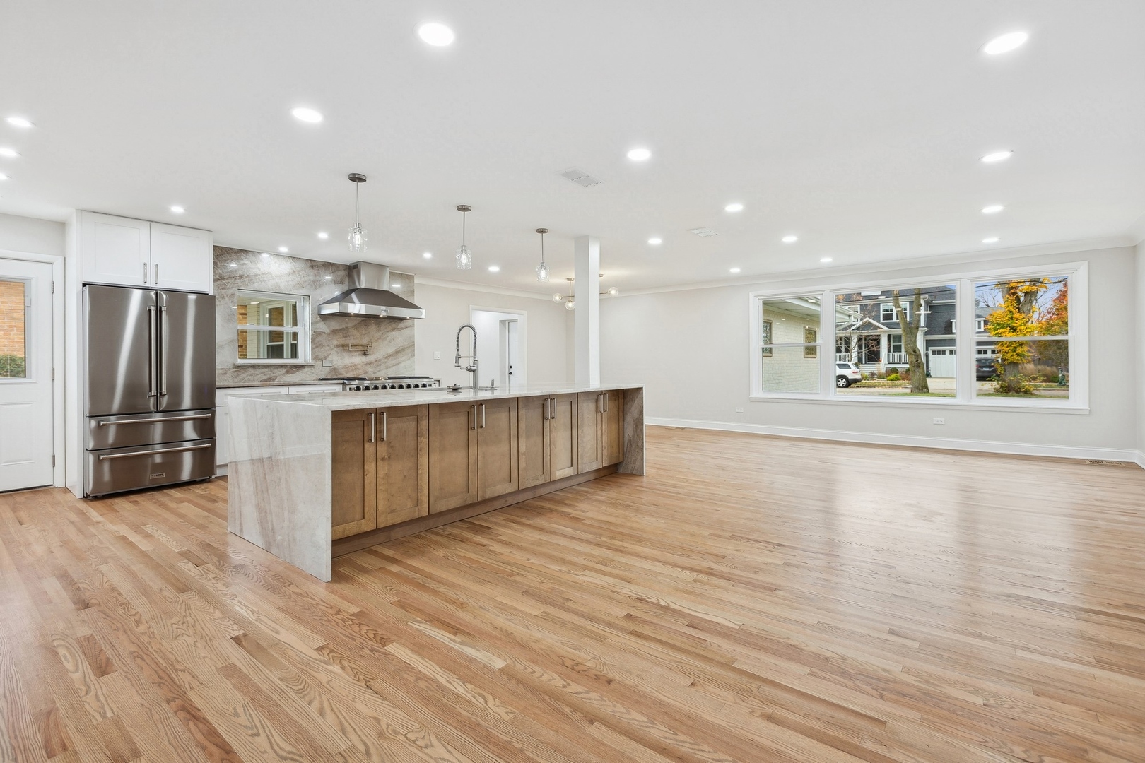 2010 Irwin Avenue Park Ridge, IL 60068 - Photo 2 of 56