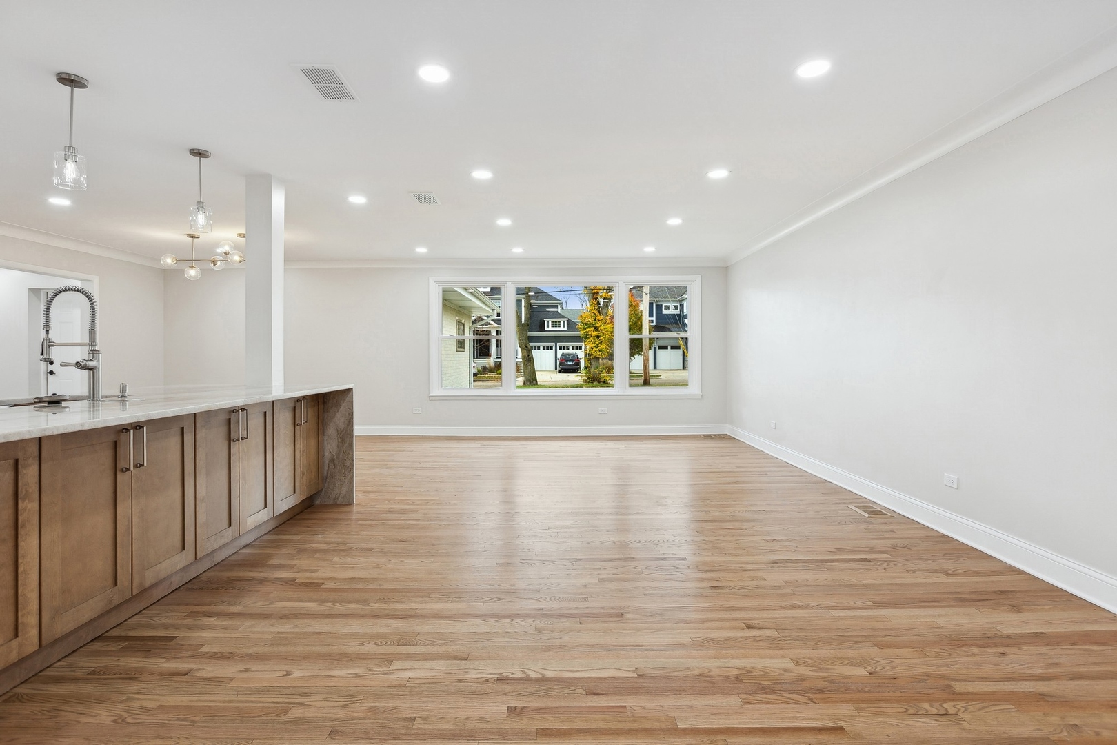 2010 Irwin Avenue Park Ridge, IL 60068 - Photo 3 of 56