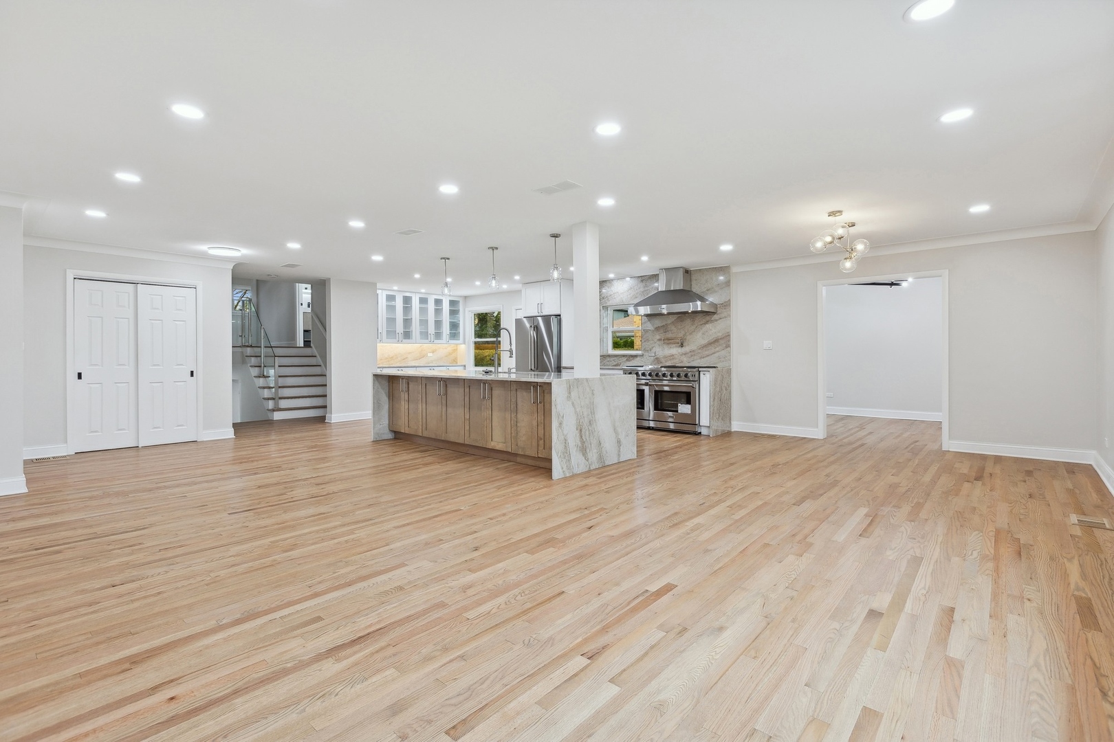 2010 Irwin Avenue Park Ridge, IL 60068 - Photo 6 of 56