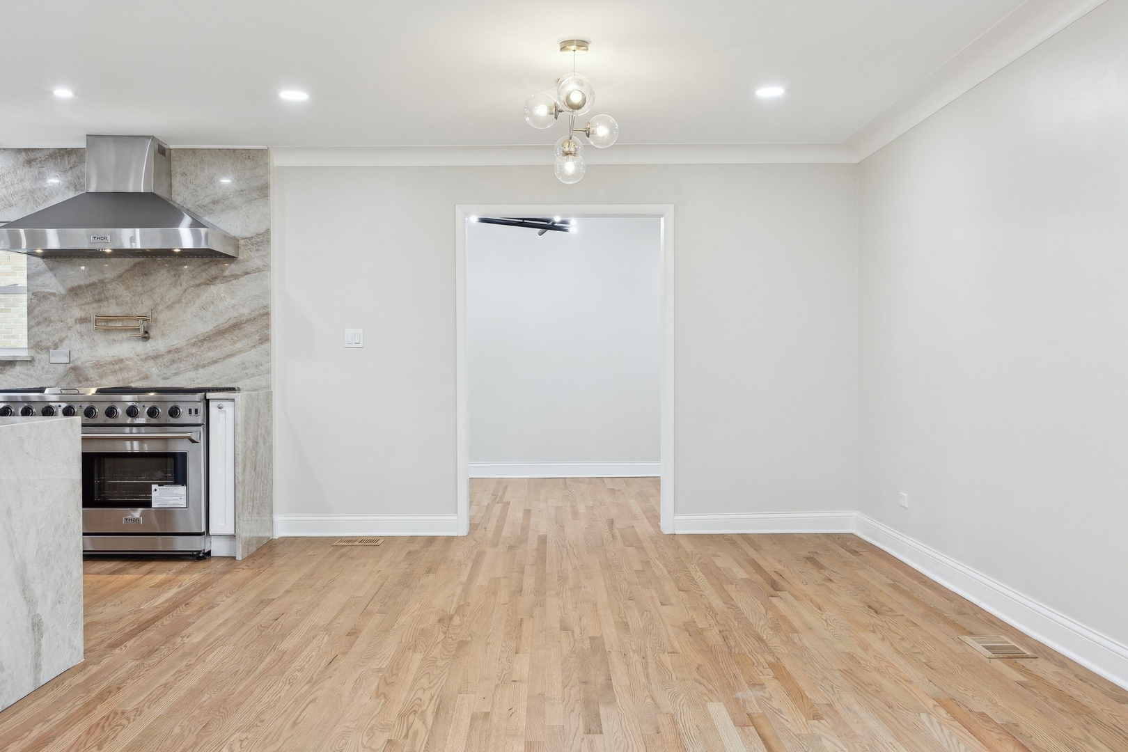 2010 Irwin Avenue Park Ridge, IL 60068 - Photo 7 of 56