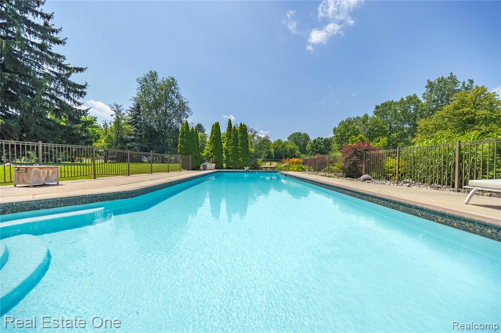 25740 Farmbrook Road Southfield, MI 48034 - Photo 51 of 64 Gallery Image 51