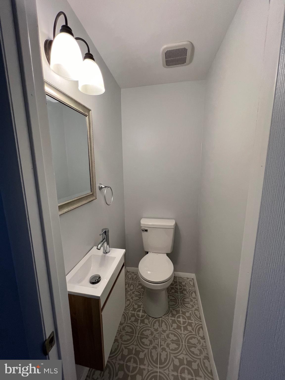 4042 Gideon Road Brookhaven, PA 19015 - Photo 4 of 35 1st Floor Half Bath