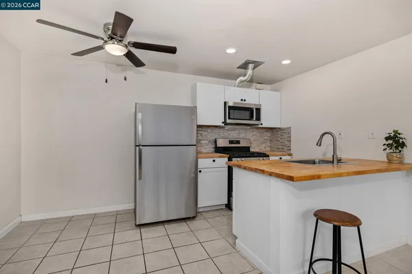 $2,250 | 1926 Alcatraz Avenue, Unit 6, Berkeley, CA 94703