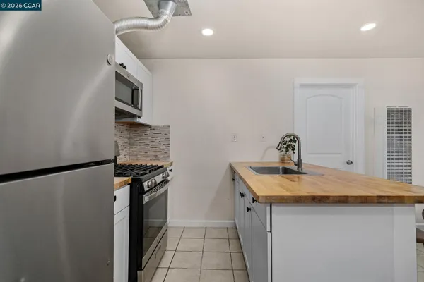 $2,250 | 1926 Alcatraz Avenue, Unit 6, Berkeley, CA 94703