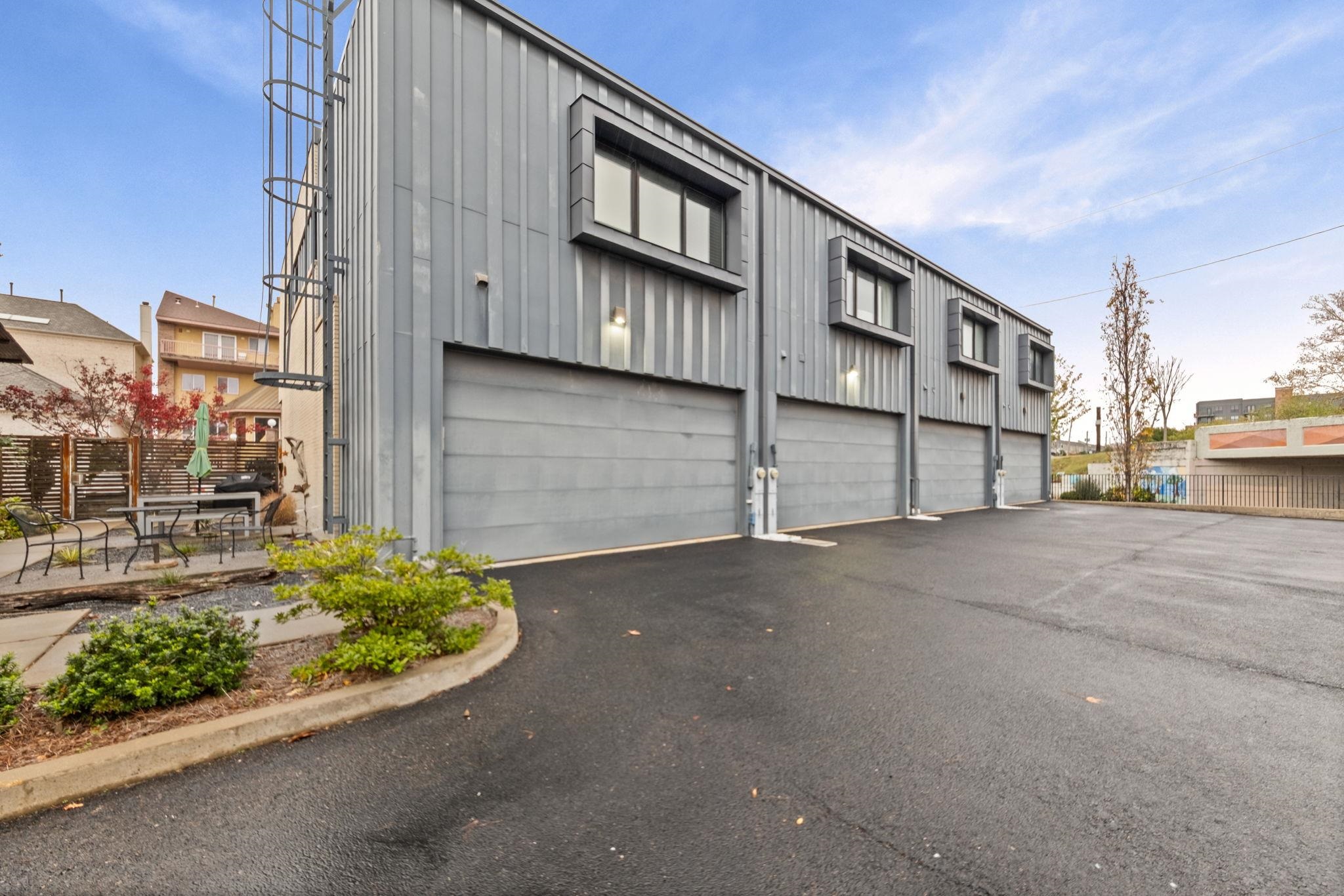 448 Tennessee Street Memphis, TN 38103 - Photo 5 of 39 a view of a street with a street