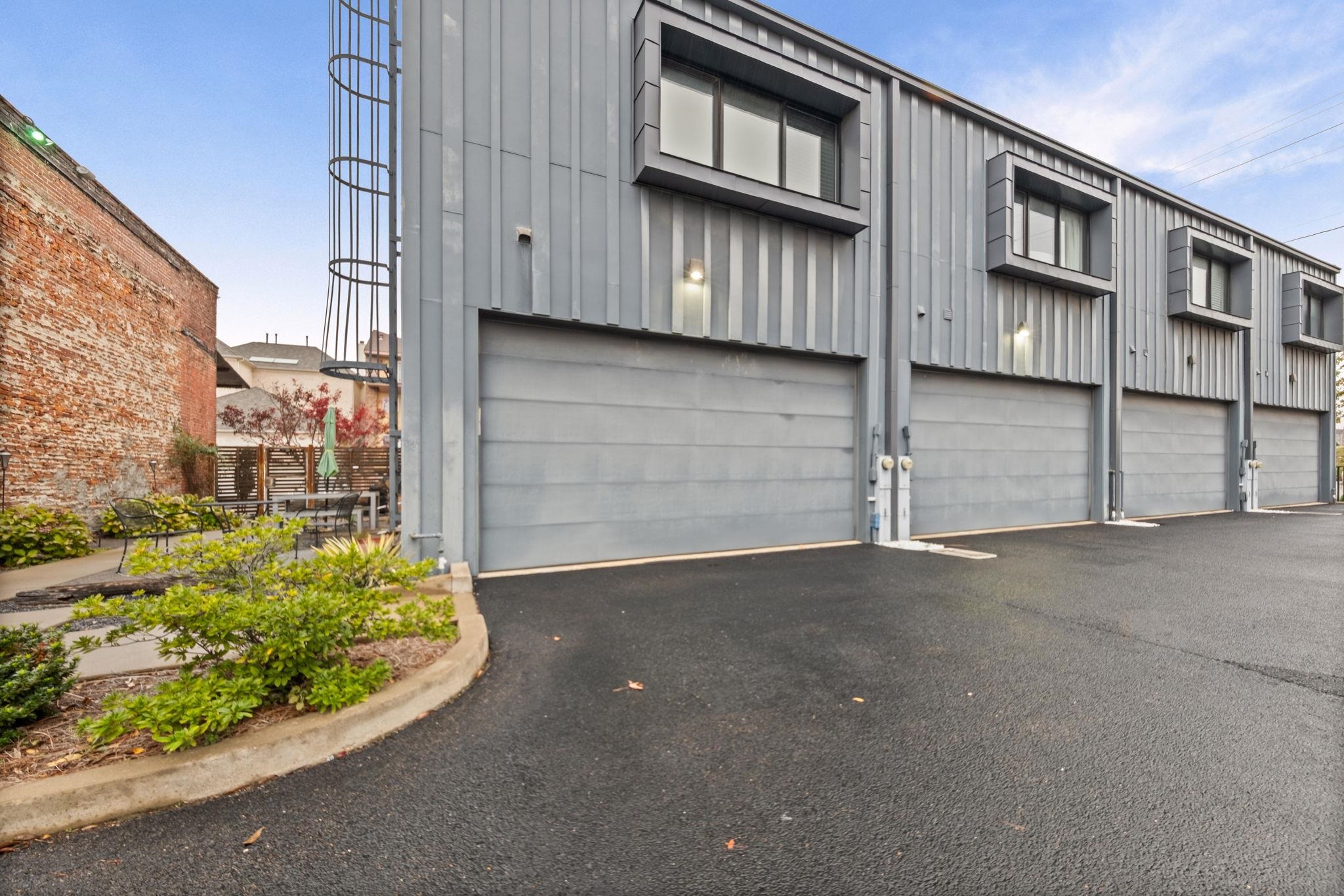 448 Tennessee Street Memphis, TN 38103 - Photo 6 of 39 a backyard of a house