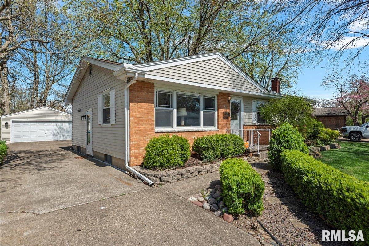 88 Delmar Drive Springfield, IL 62703 - Photo 2 of 30