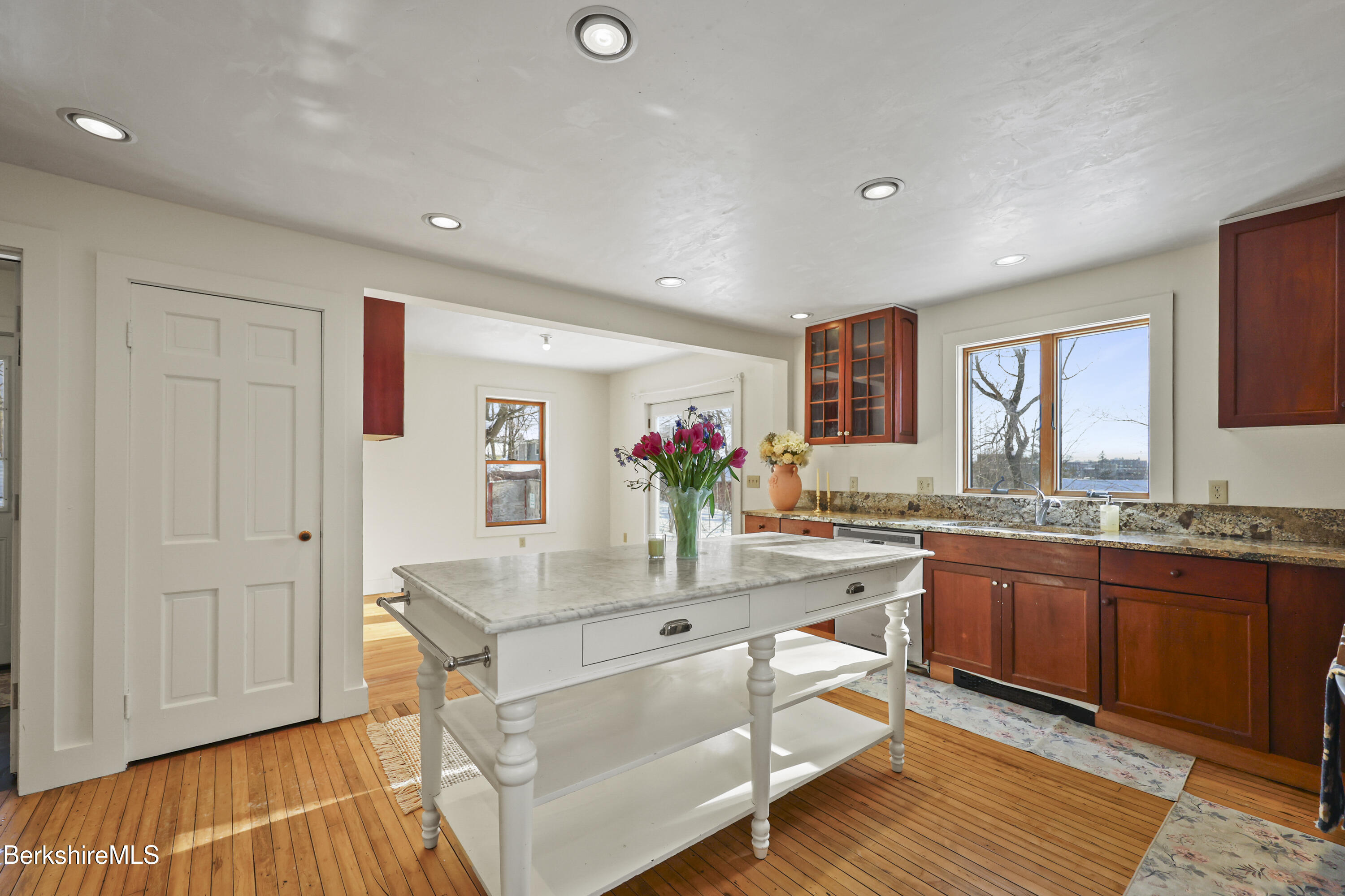 71 Weller Avenue Pittsfield, MA 01201 - Photo 11 of 42 Kitchen