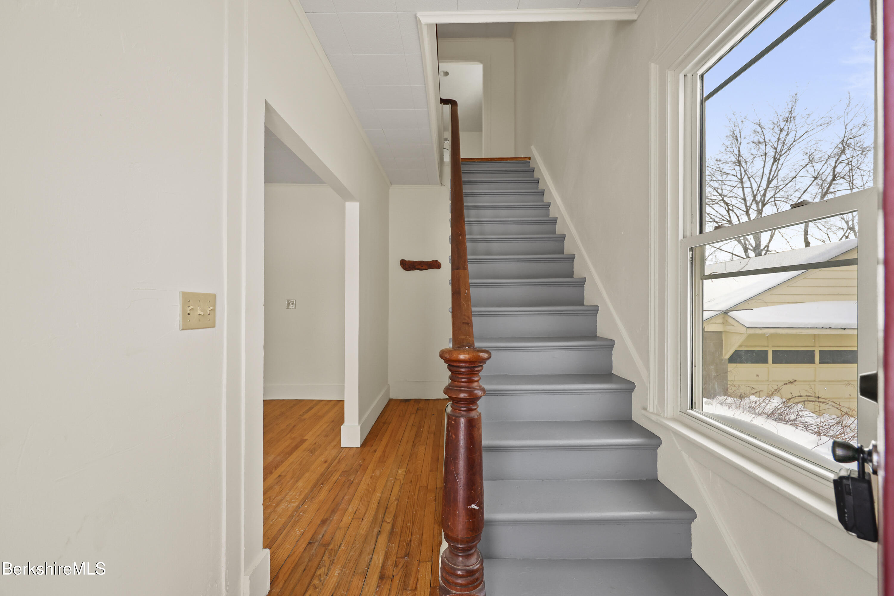 71 Weller Avenue Pittsfield, MA 01201 - Photo 17 of 42 Foyer