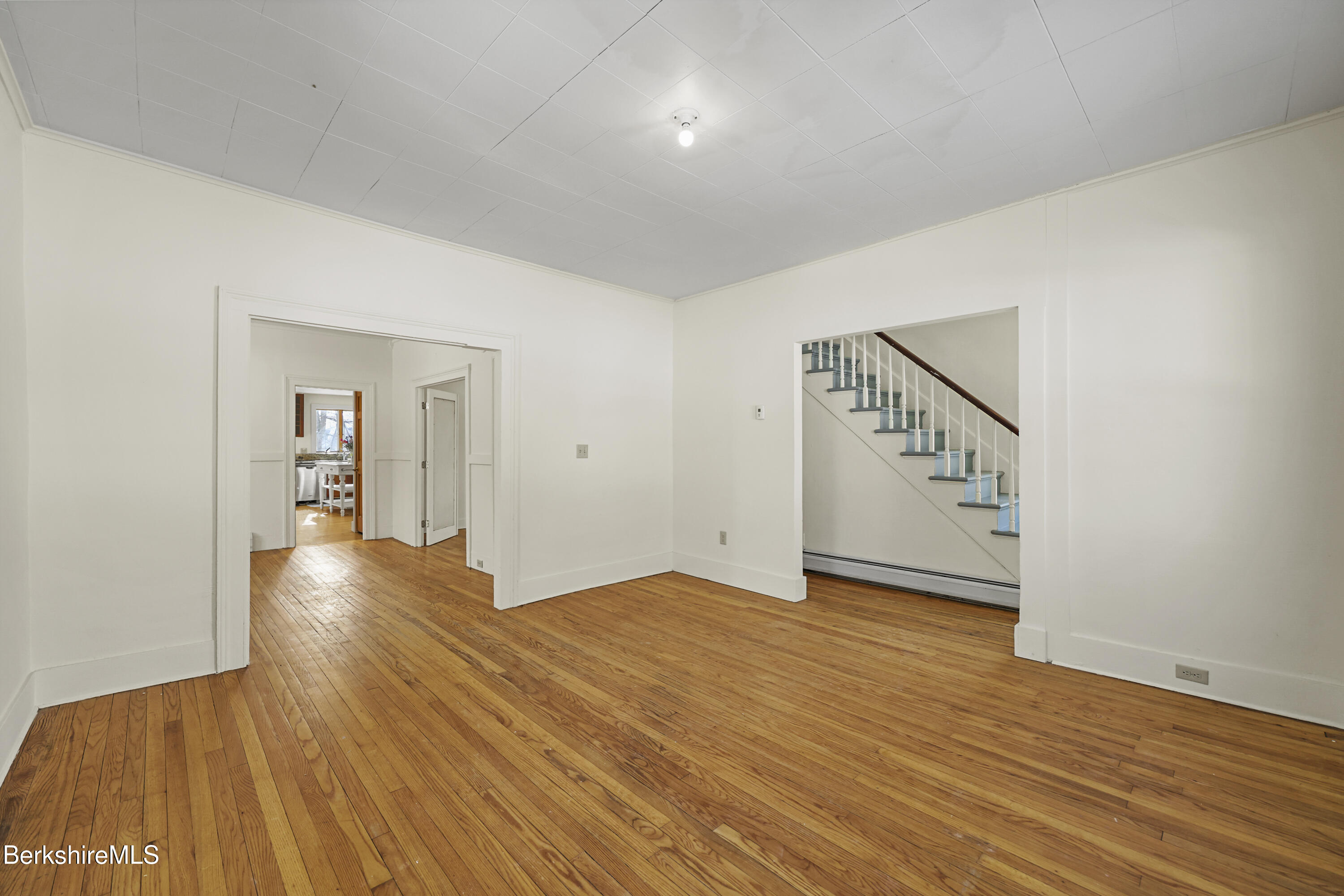 71 Weller Avenue Pittsfield, MA 01201 - Photo 18 of 42 Living Room