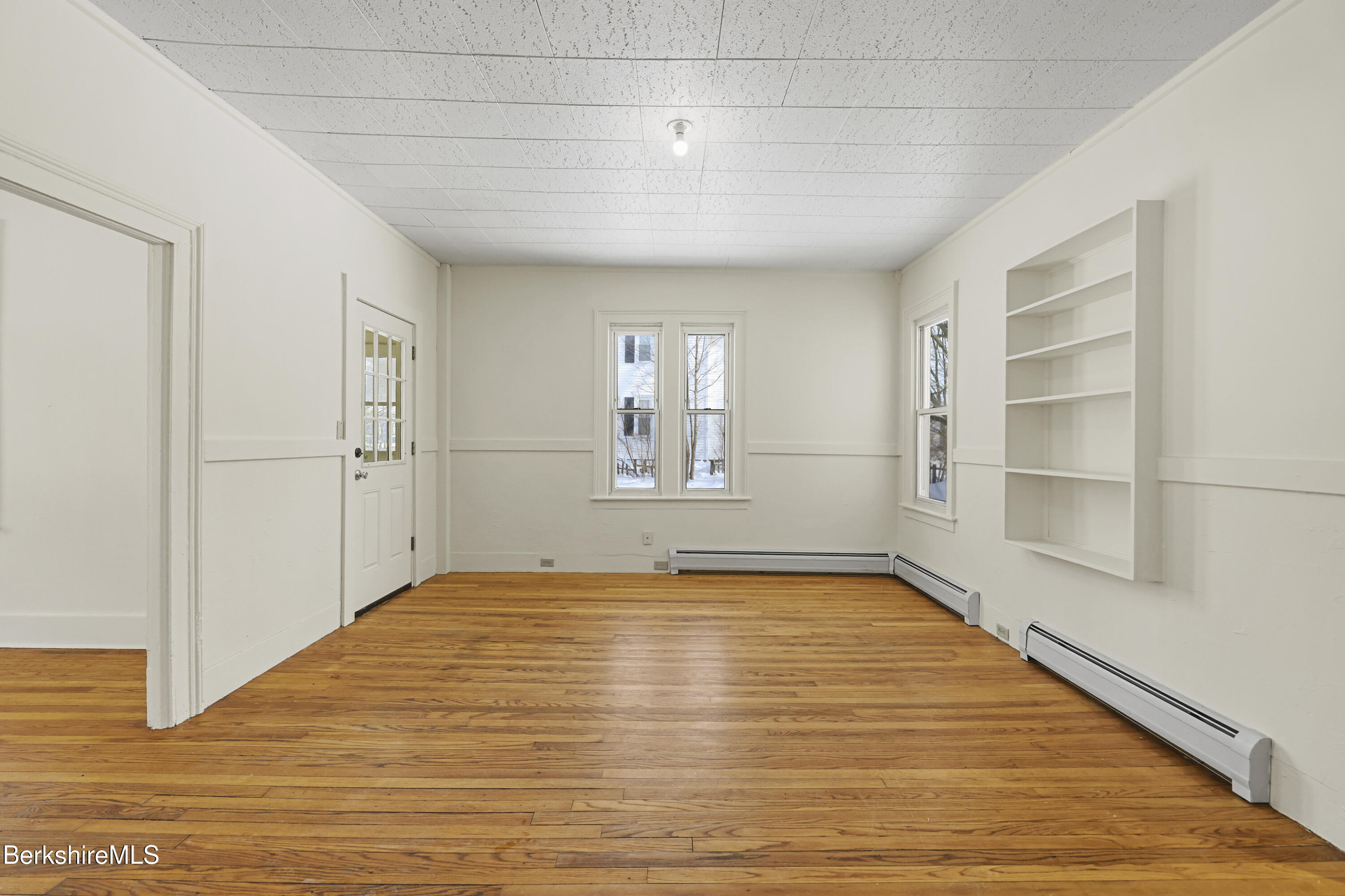 71 Weller Avenue Pittsfield, MA 01201 - Photo 19 of 42 Living Room