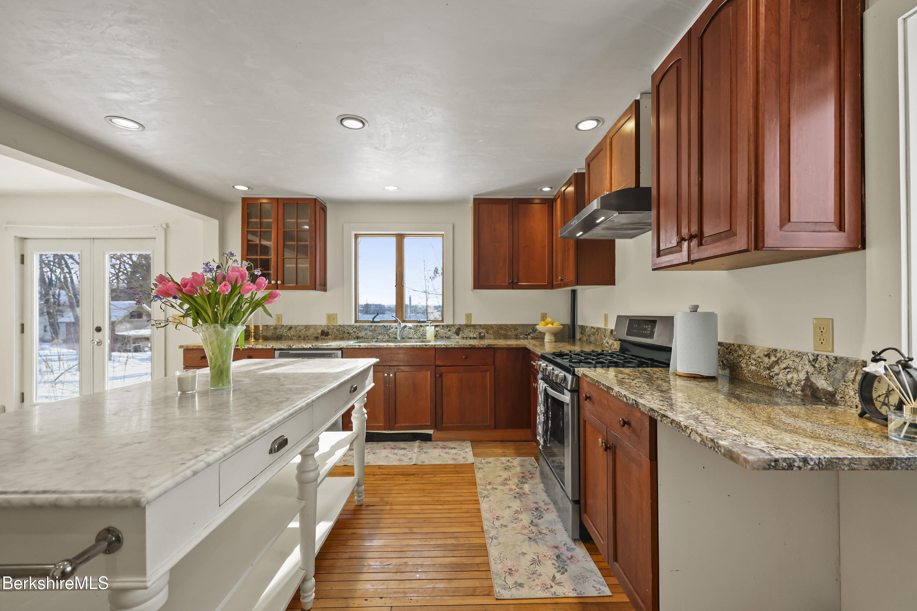 71 Weller Avenue Pittsfield, MA 01201 - Photo 9 of 42 Kitchen