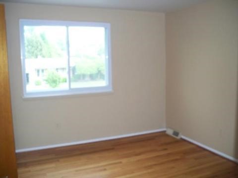 35103 Bobcean Road Clinton Township, MI 48035 - Photo 10 of 12 466047-9.JPG