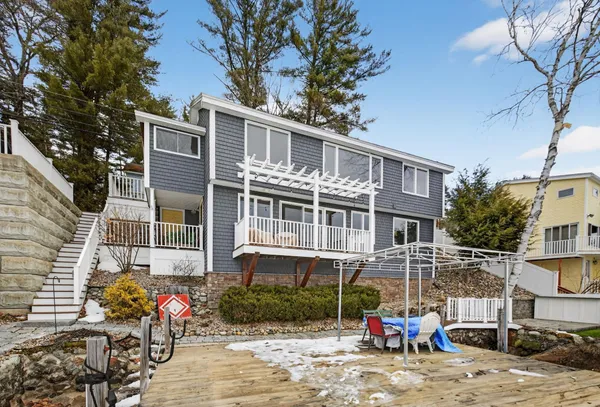 $1,690,000 | 195 East Side Drive, Alton, NH 03810