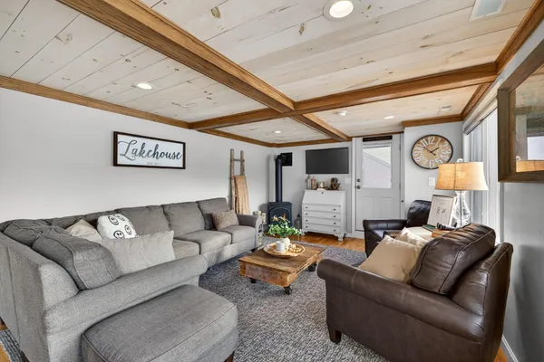 $1,690,000 | 195 East Side Drive, Alton, NH 03810