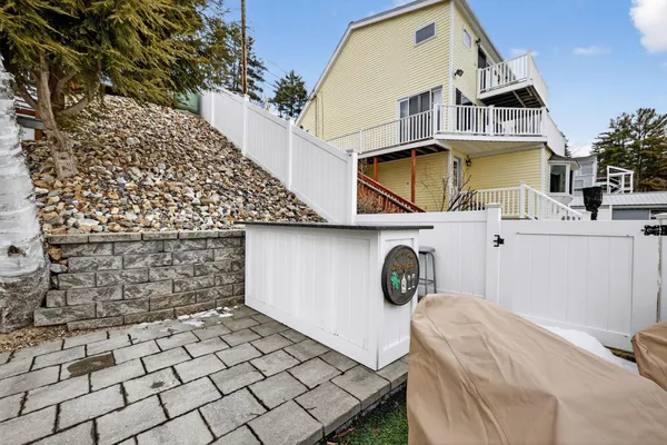$1,690,000 | 195 East Side Drive, Alton, NH 03810