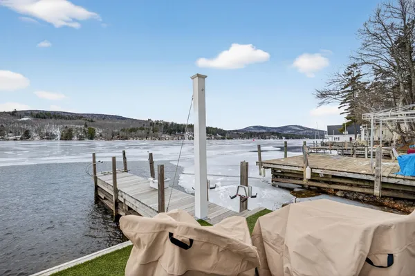 $1,690,000 | 195 East Side Drive, Alton, NH 03810