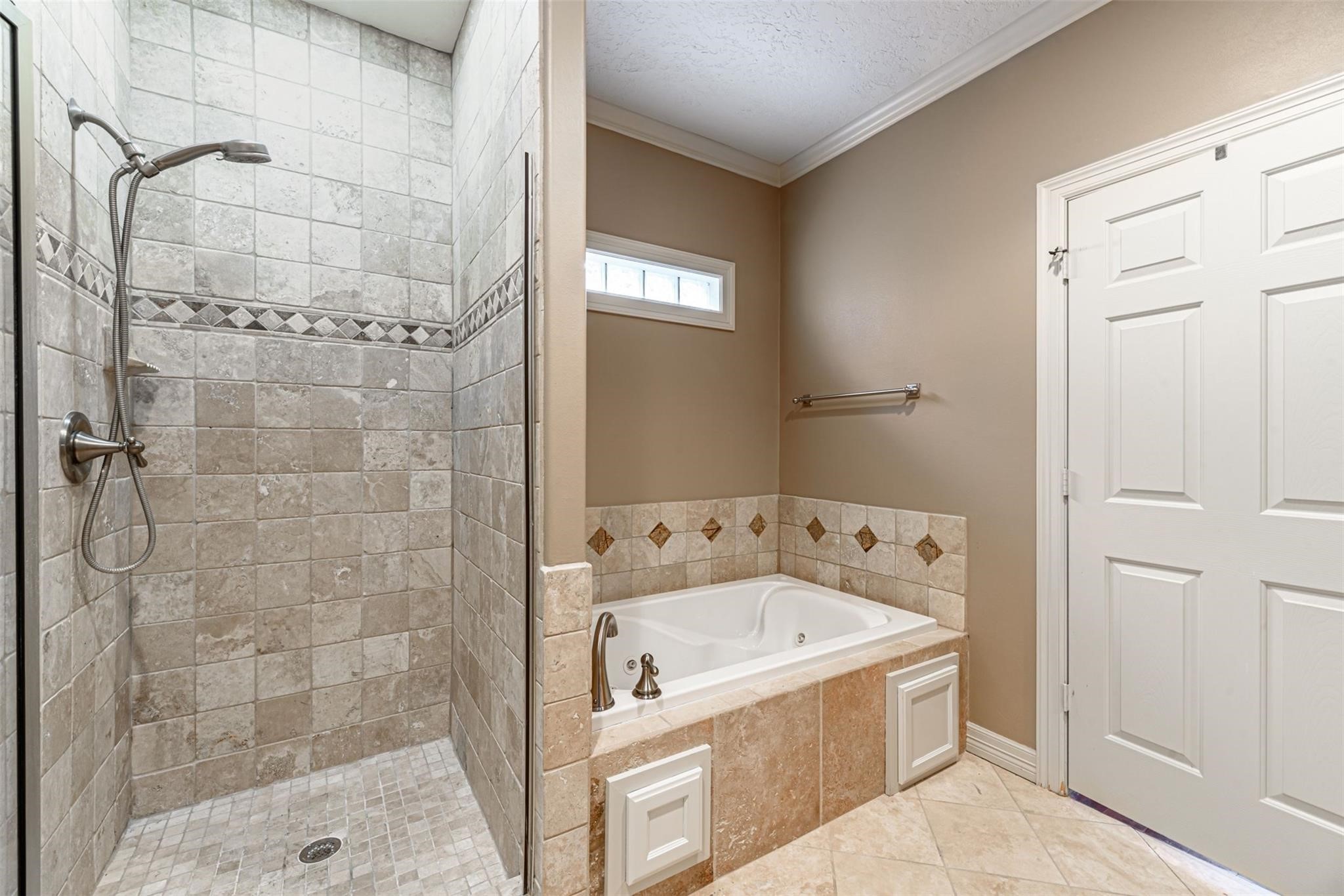 1324 Prince Street Houston, TX 77008 - Photo 20 of 26 a bathroom with a bathtub and shower