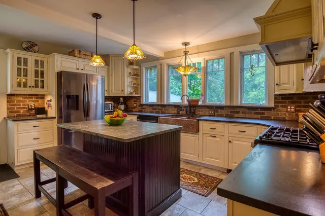 $1,149,000 | 49 Neighbors Row, Conway, NH 03860