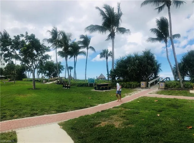 $9,000 | 1200 Gulf Shore Boulevard North, Unit 404, Naples, FL 34102