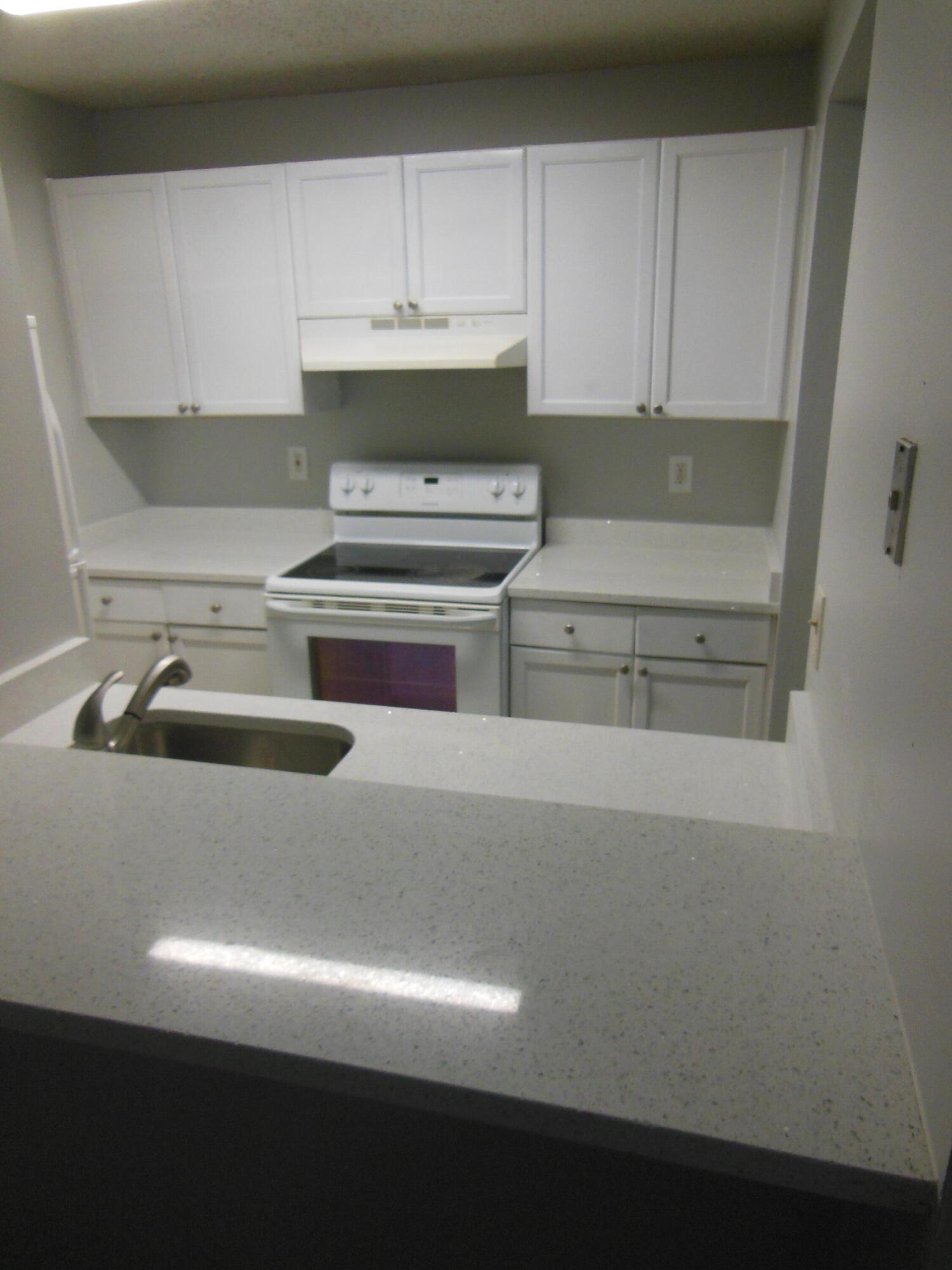 709 Meadows Circle Boynton Beach, FL 33436 - Photo 2 of 24 DSCN3353