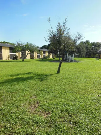 $2,000 | 709 Meadows Circle, Boynton Beach, FL 33436