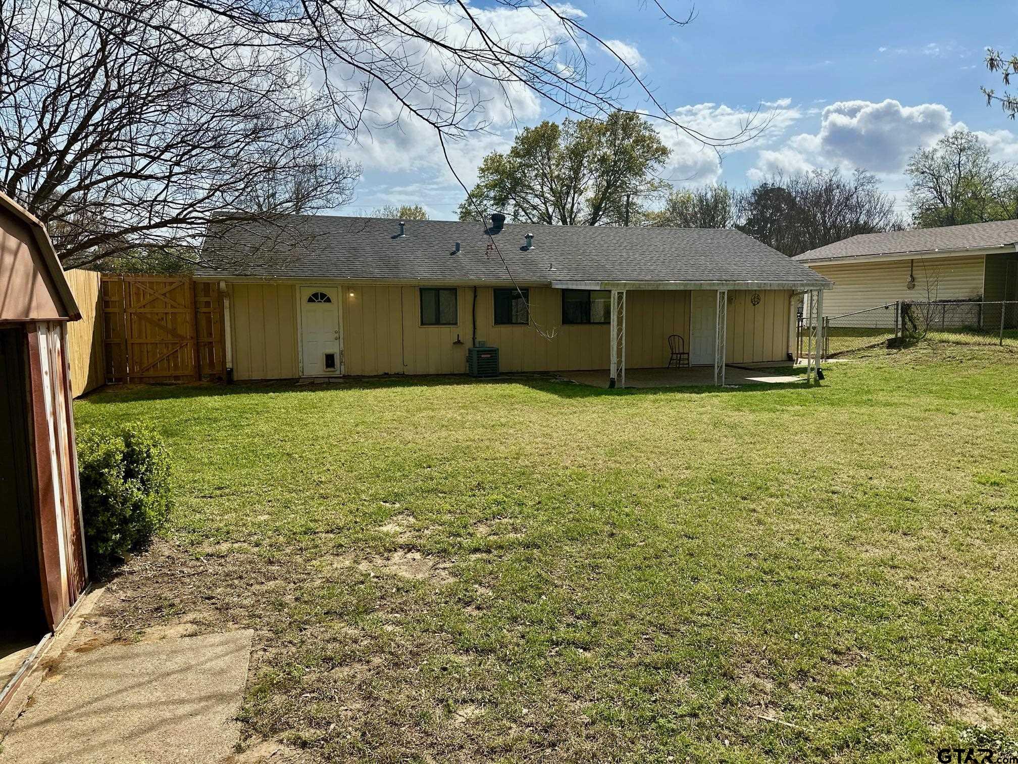 2412 East Devine Street Tyler, TX 75701 - Photo 24 of 27 a backyard of a house