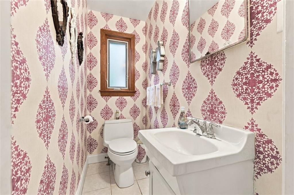 641 Ravencrest Road Pittsburgh, PA 15215 - Photo 40 of 49 Powder room