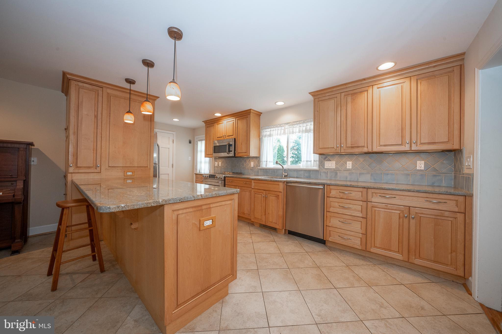 124 Hunters Lane Devon, PA 19333 - Photo 12 of 54 Gallery Image 12