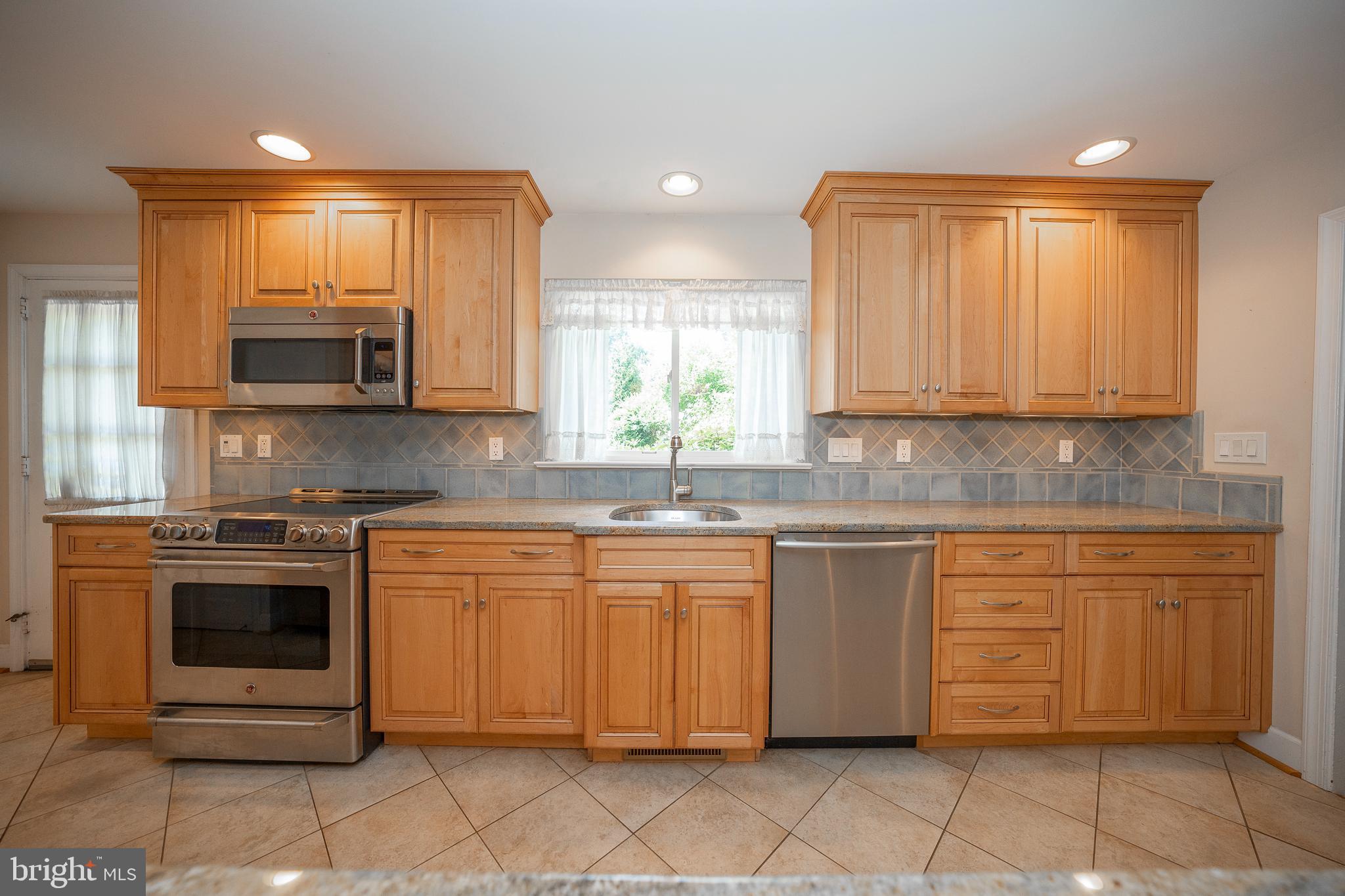 124 Hunters Lane Devon, PA 19333 - Photo 16 of 54 Gallery Image 16