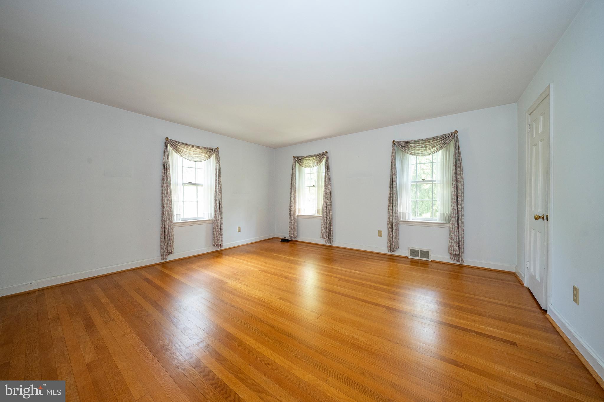 124 Hunters Lane Devon, PA 19333 - Photo 23 of 54 Gallery Image 23
