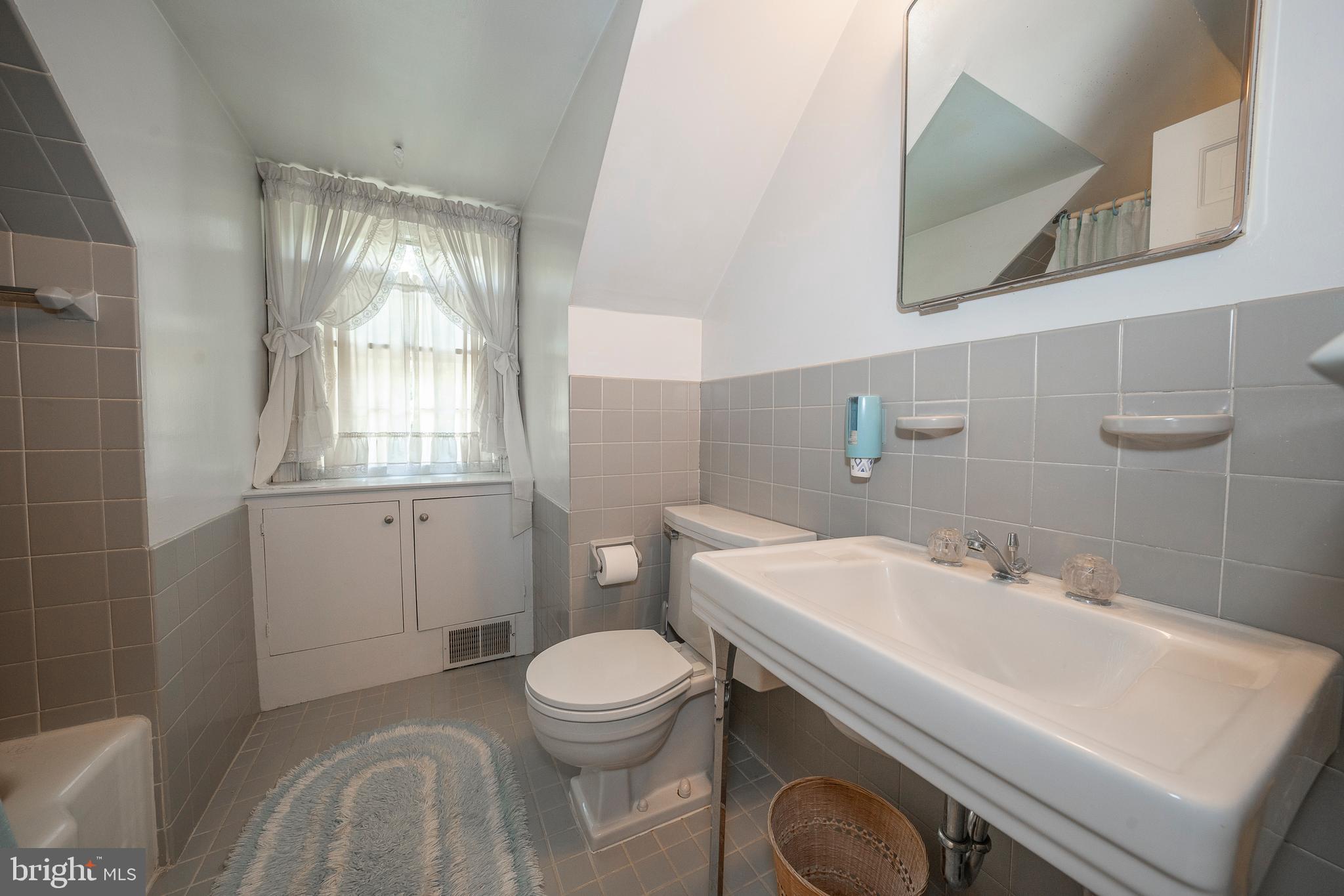 124 Hunters Lane Devon, PA 19333 - Photo 29 of 54 Gallery Image 29