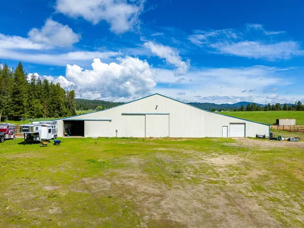 $925,000 | 315942 Highway 2, Elk, WA 99009