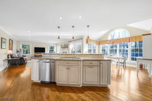 $1,349,000 | 3 Old Ln Extension, Montville, NJ 07082