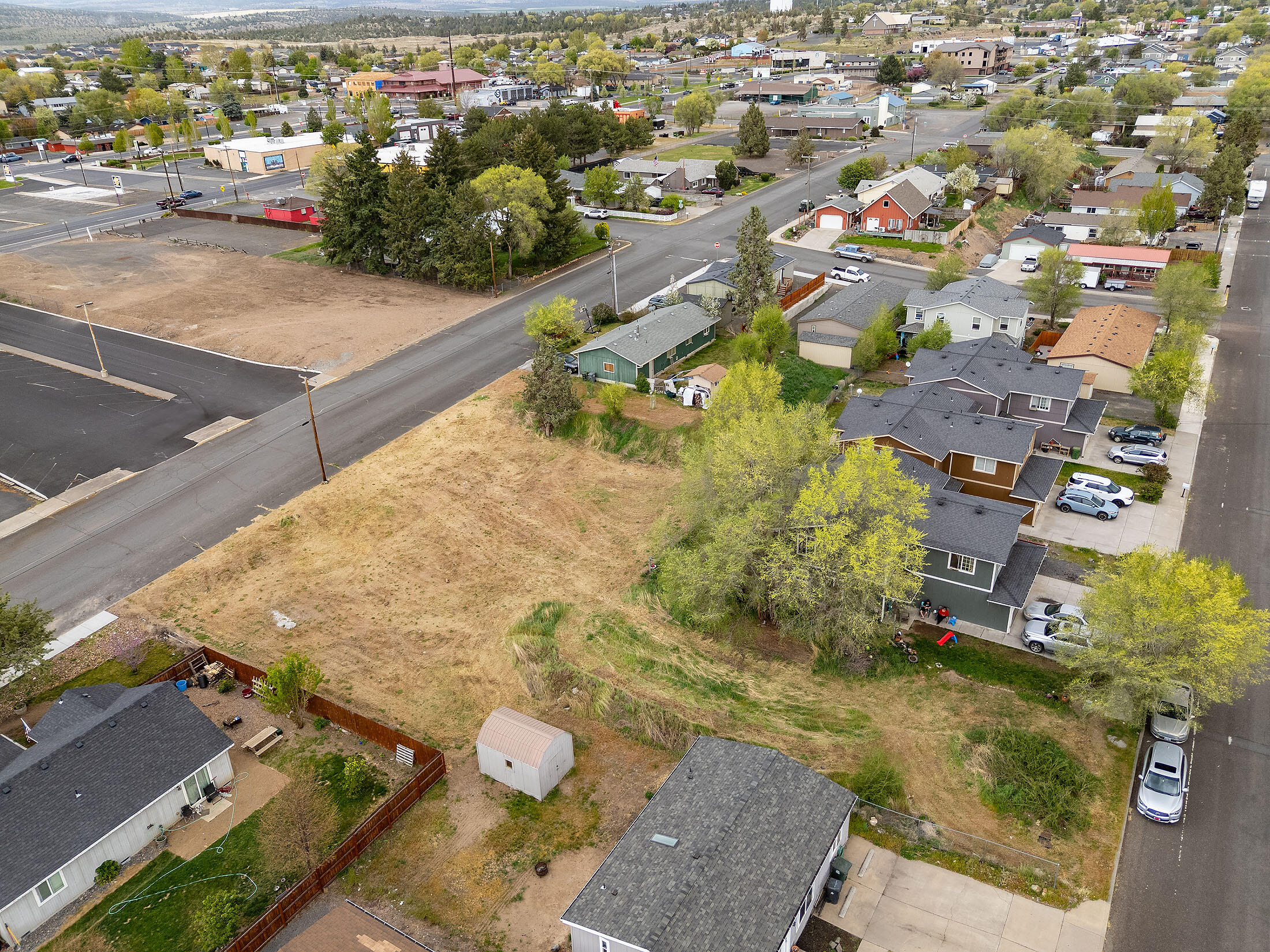 9 Southwest 3rd Street, Unit 8 Madras, OR 97741 - Photo 9 of 32 Looking SE over the lots.
