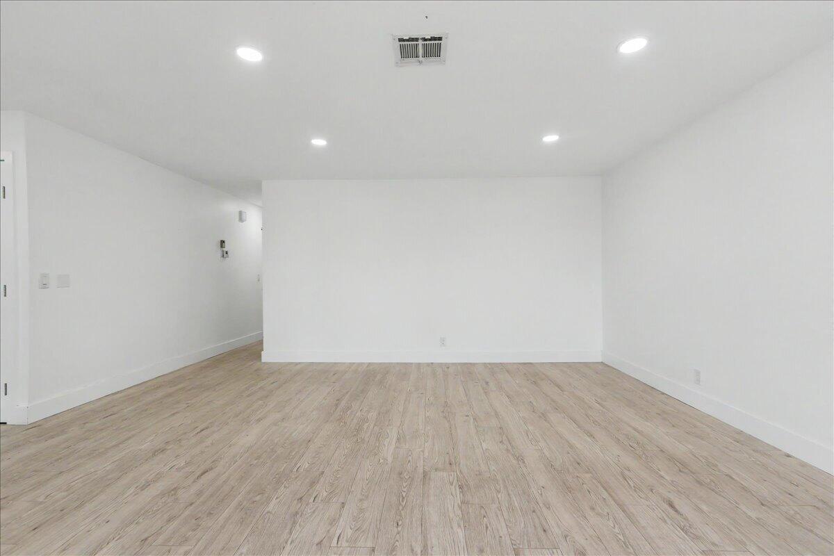 201 Southwest 1st Street, Unit 9 Boca Raton, FL 33432 - Photo 5 of 38 Living Area