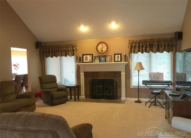 343 Jonathan Drive Rochester, MI 48307 - Photo 10 of 22 31250687-9.JPG
