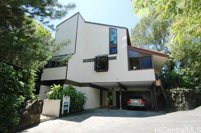 2819 Manoa Road, Unit B1 Honolulu, HI 96822 - Photo 1 of 1 a front view of a house with entryway