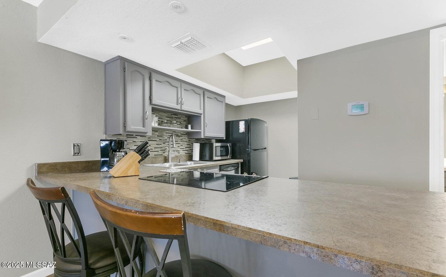 1200 East River Road, Unit J124 Tucson, AZ 85718 - Photo 4 of 15