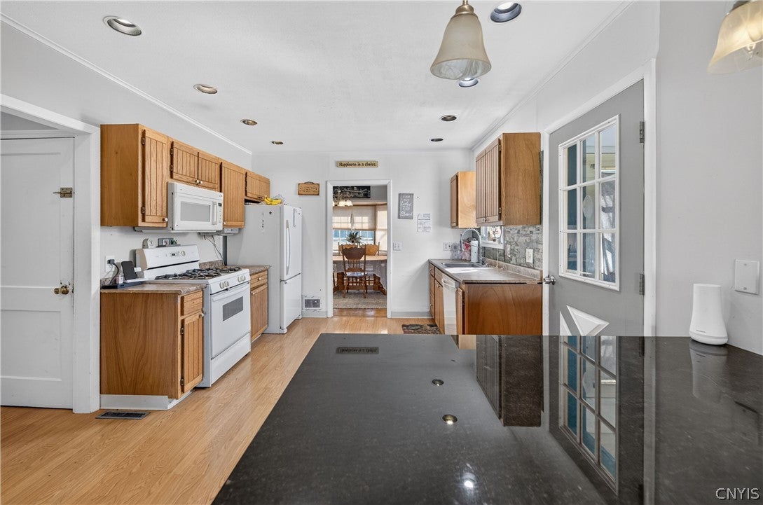 5367 Bear Road Syracuse, NY 13212 - Photo 15 of 50 Gallery Image 15