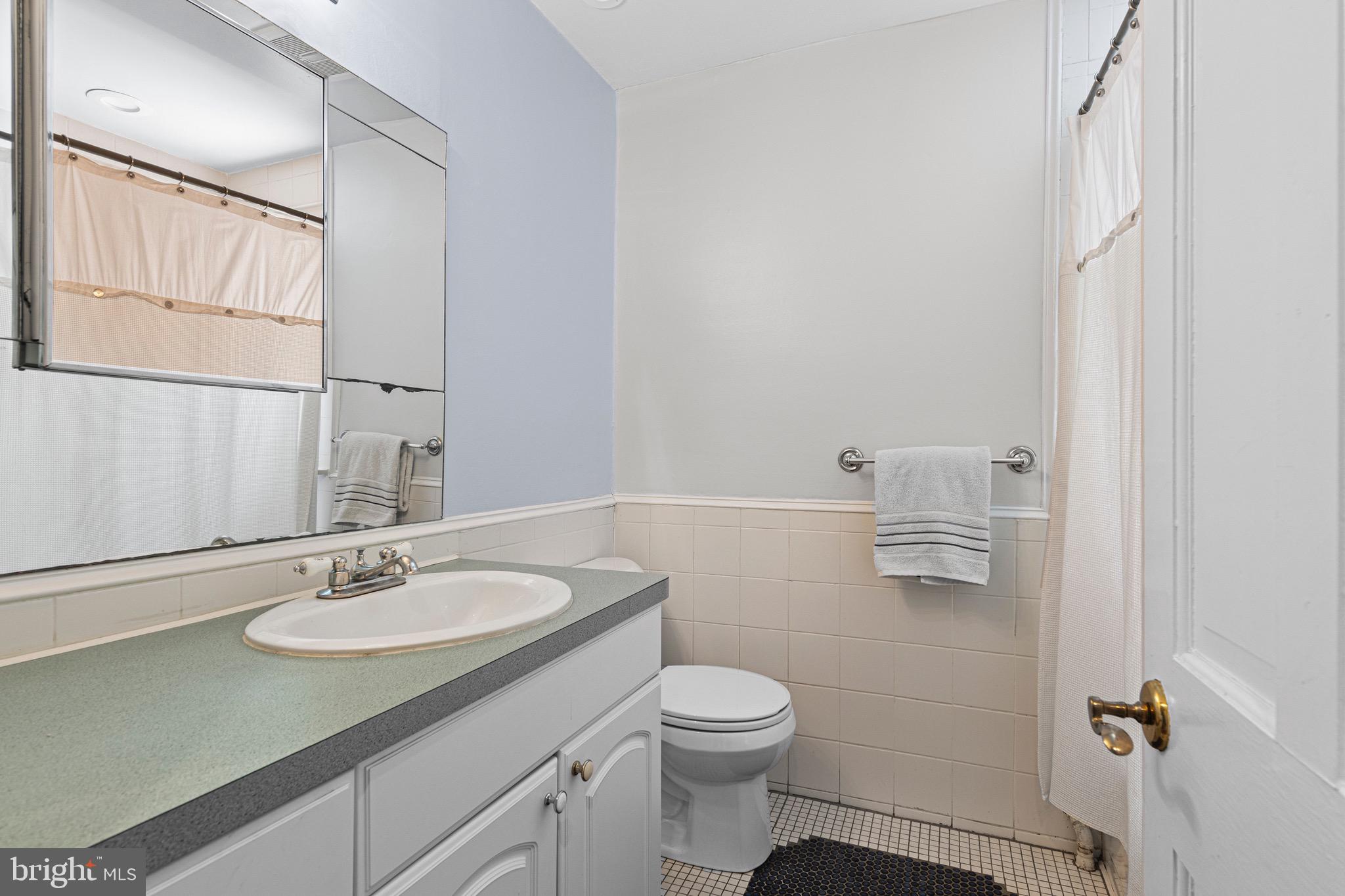 510 Riverview Road Swarthmore, PA 19081 - Photo 31 of 53 Hall Full Bath
